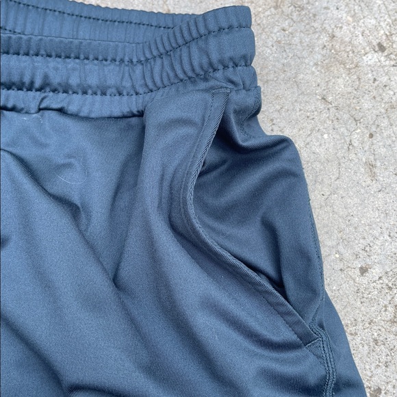 Vuori Men's Deep Blue Joggers Size: XXL - Picture 7 of 12